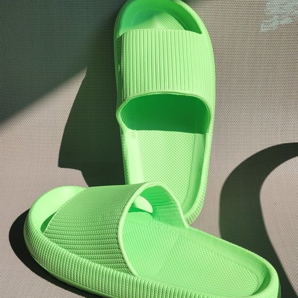 Cloud Cushion Cozi Slides Size 7.5 to 8 LNWOT - Picture 5 of 13